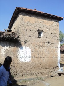 Telangana7-A G+1 cob house showing horizontal bands